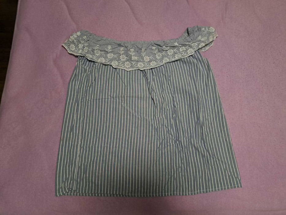 Дамска блуза с райе и дантела