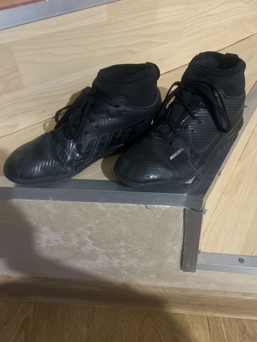 Футболни обувки / стоножки / бутонки 35 н.