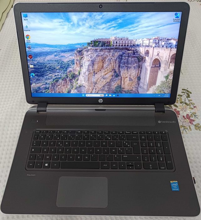 Laptop Hp Pavilion NoteBook Intel Generatia 4 SSD  Ram 8 Gb Impecabil 17 Inch 43 Cm