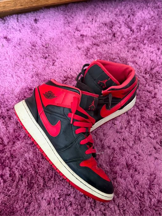 vand jordan 1,red and black,marime 40