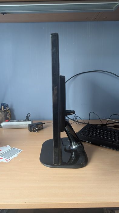 Продавам монитор LG