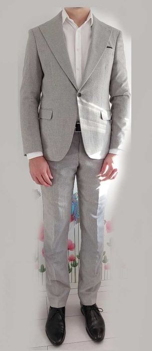 Costum gri 3 piese, croiala slim-fit