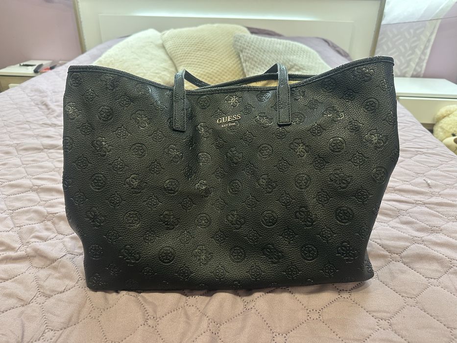 Голяма черна чанта Guess