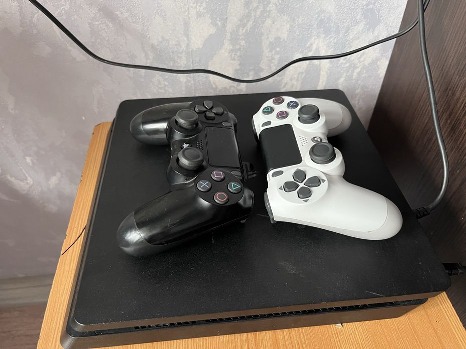 Продам Playstation 4