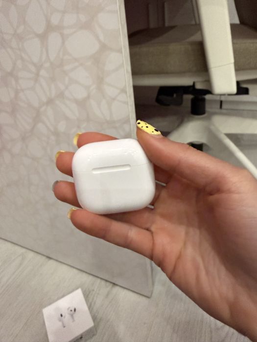 AirPods 4 слушалки
