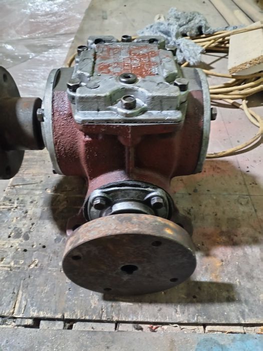 Продам редуктор б/у