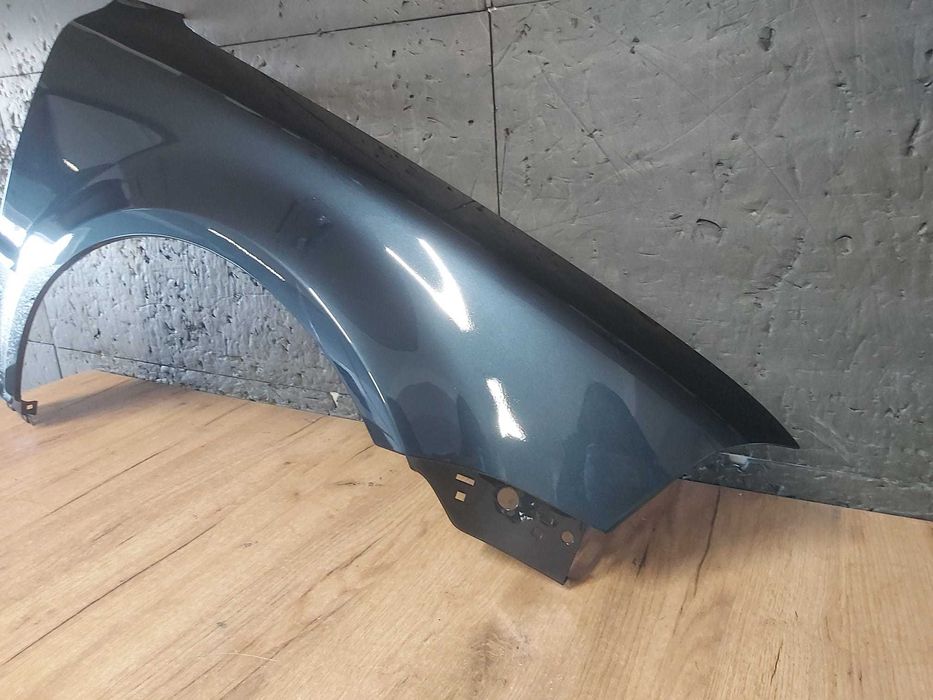 Aripa Fata Dreapta VW Passat B5.5 An 2004-2005 (LC5F (Albastru))