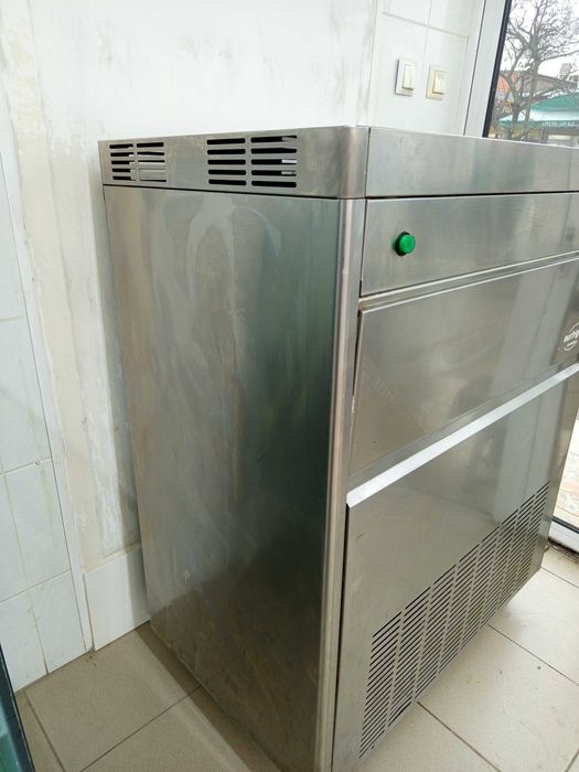 Ледогенератор машина за лед