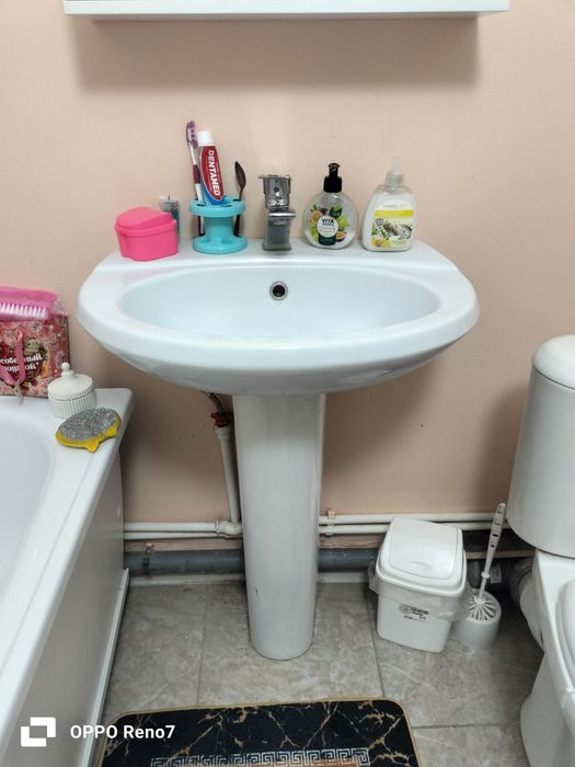 Продам раковину на пьедестале тюльпан