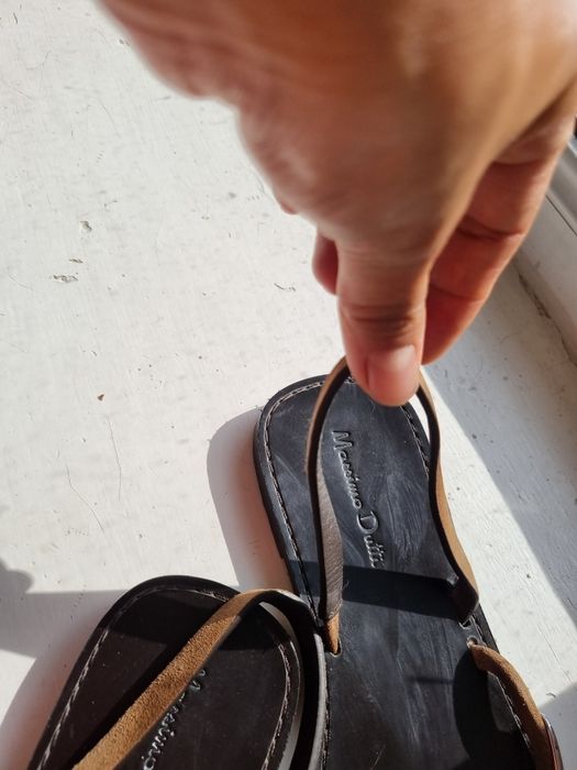 Продаю сандалии 38 размера Massimo Dutti
