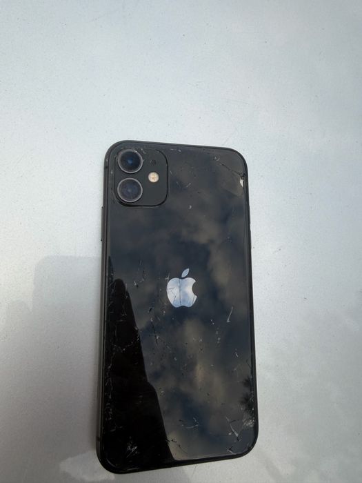 Продам 11 айфон 64г