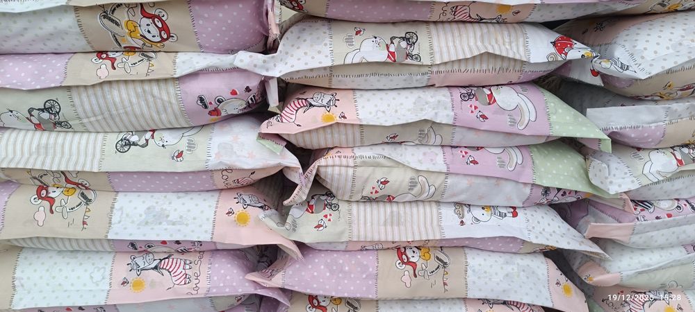 Matraslar va koʻrpa, yosti, pastelar.