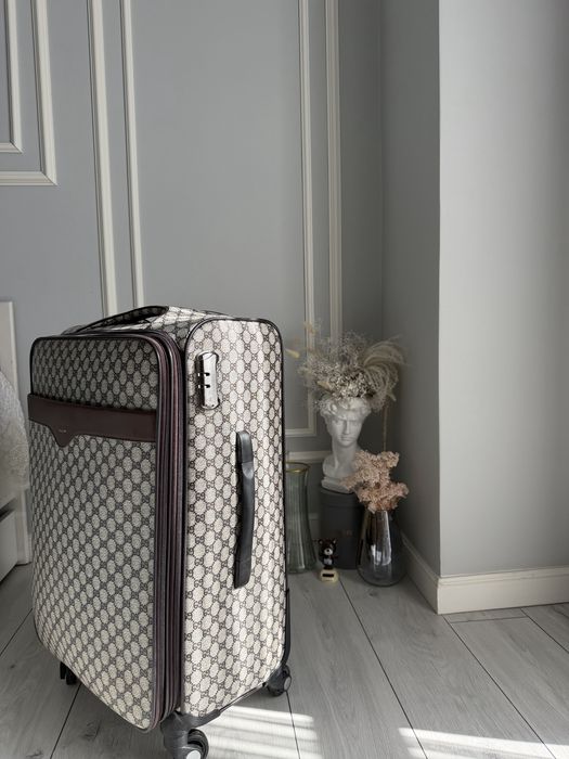 Чемодан размера М