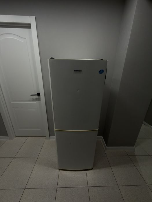 Холодильник Samsung
