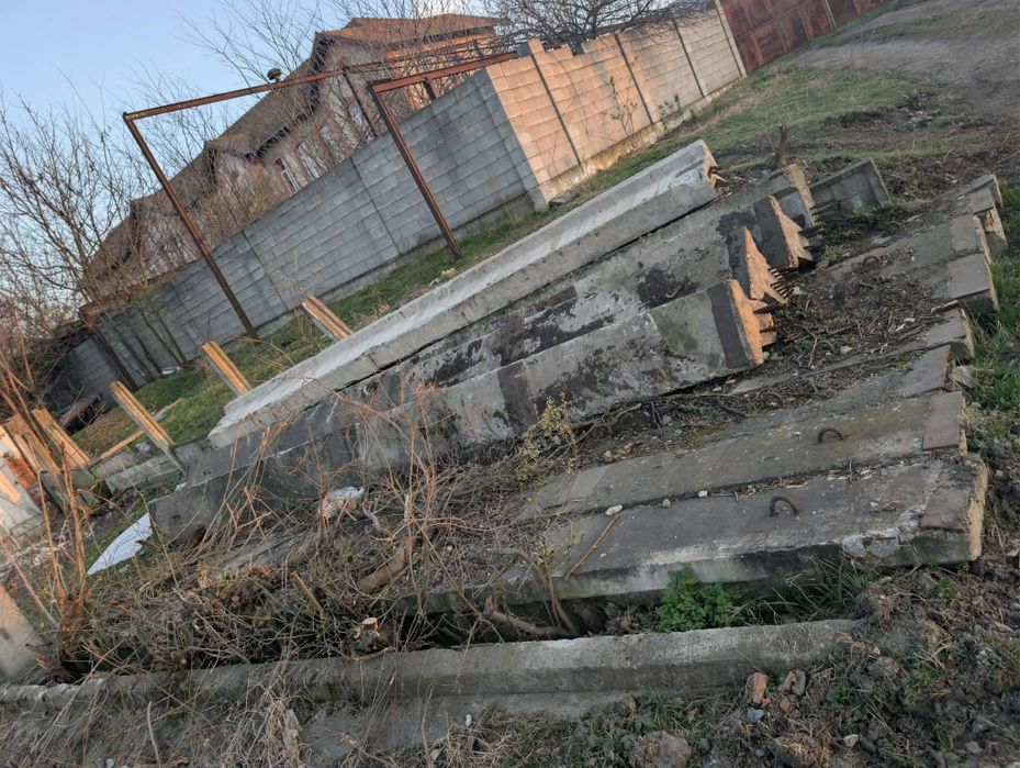 Donez gratuit moloz si stalpi de beton