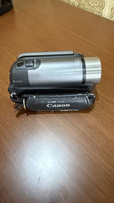 Видеокамера Canon сотилади