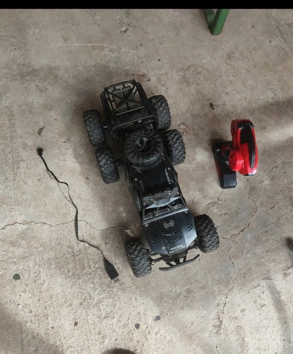 Mașina pe telecomanda off-road,6 roți