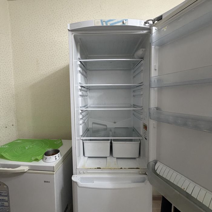 Холодильник Indezit двухкамерный