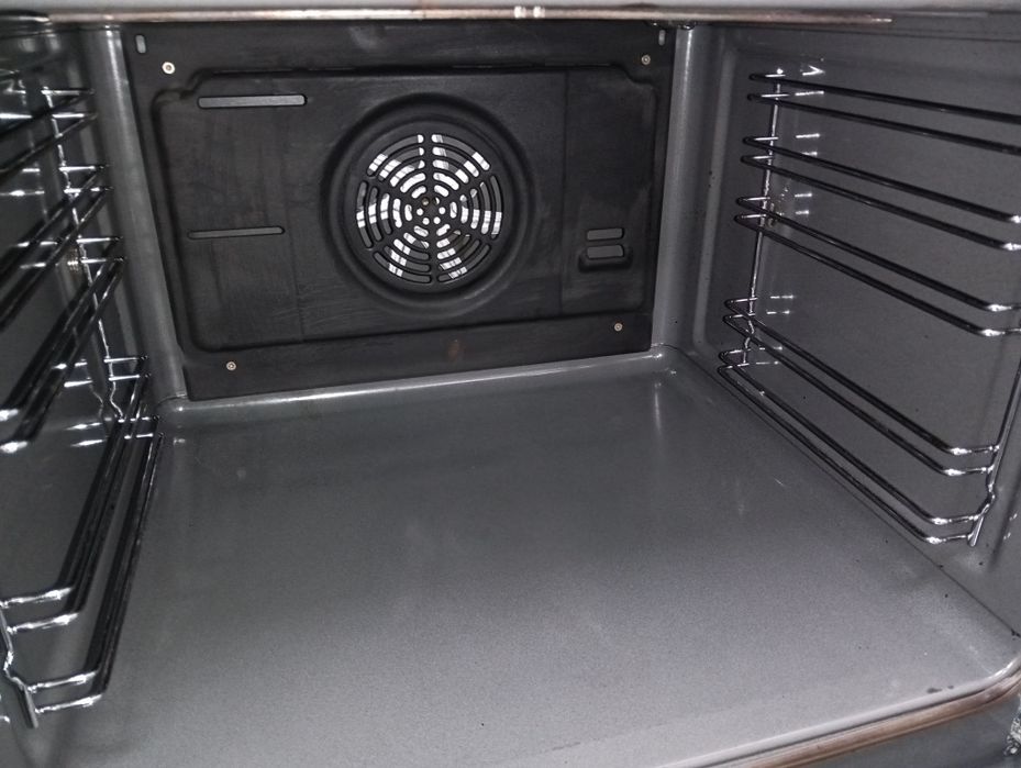 Иноксова свободно стояща печка с керамичен плот Bosch 2години гаранция