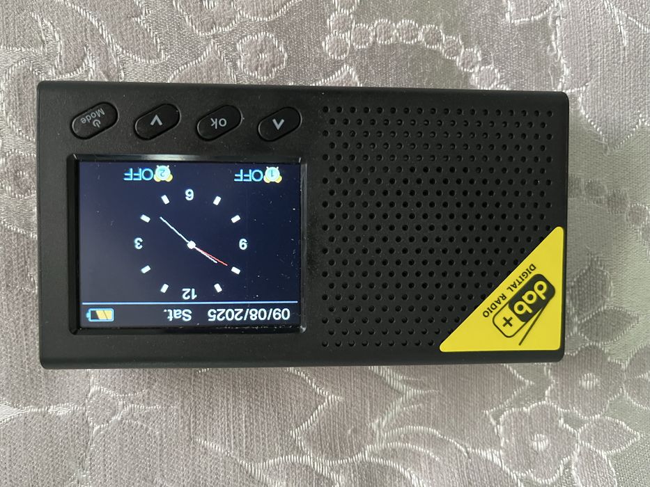 Продавам портативно цифрово радио DAB PC1
