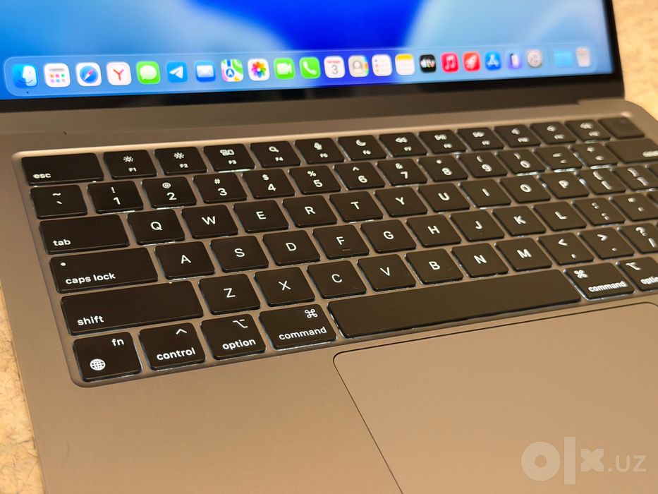 MacBook Air m2 silver 2025