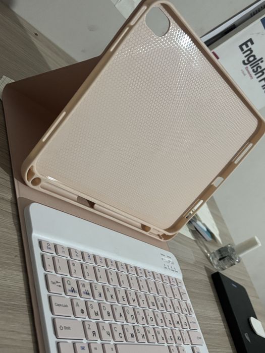 чехол с клавиатурой для iPad a16