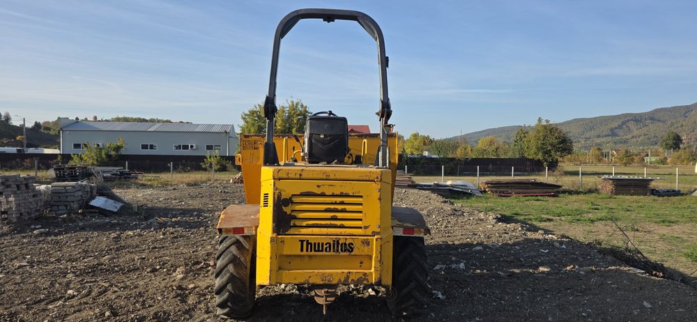 DUMPER thwaites 5 tone an 2002 .