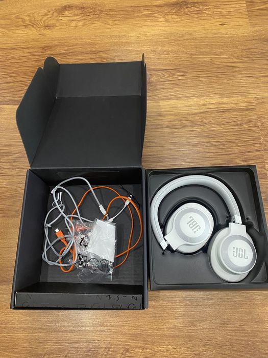 Наушники JBL E65BTNC