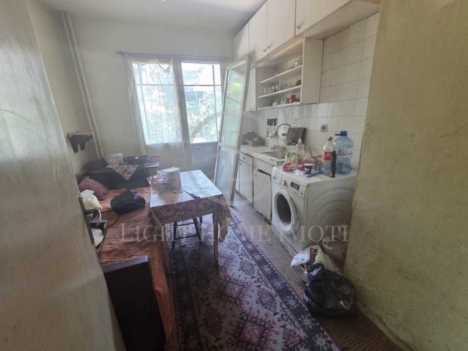 Продава се Тристаен апартамент в Пловдив, Кючук Париж - 87 кв.м за 1414 €/кв.м - Снимка #2