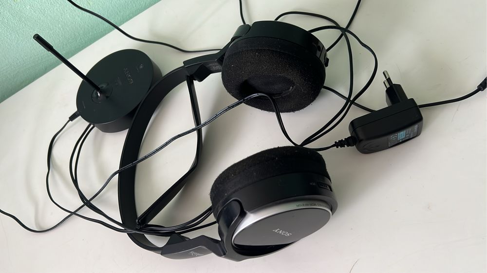 set casti  wireless Sony, frecventa radio