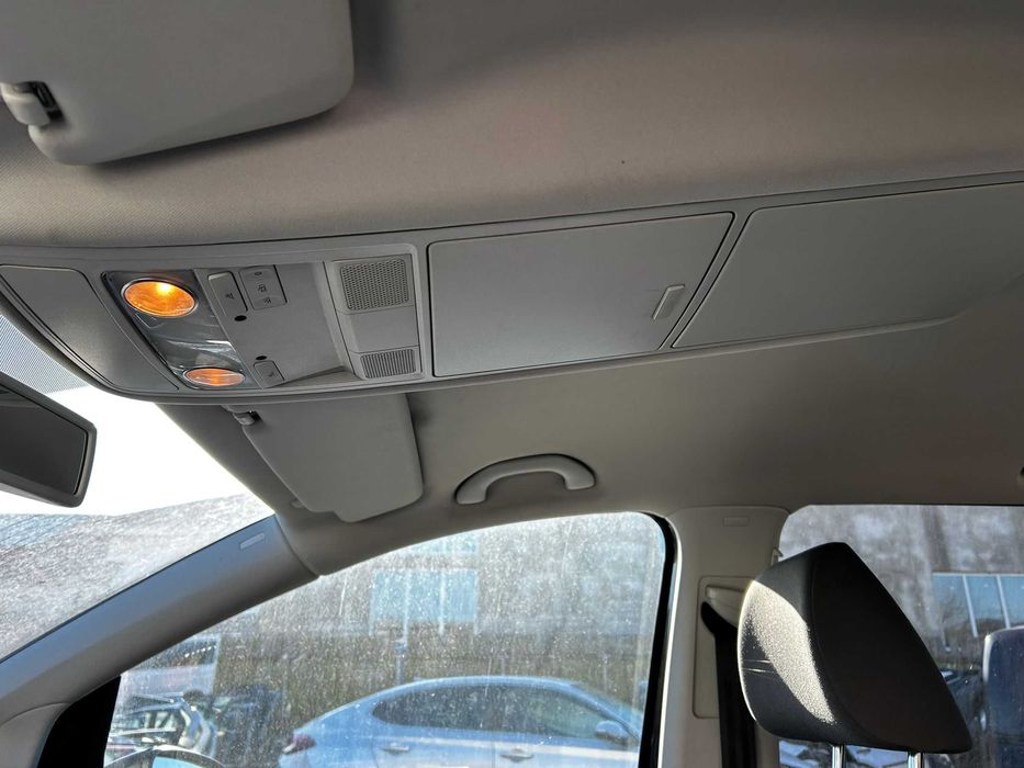 Plafoniera Volkswagen Touran 2011 M1