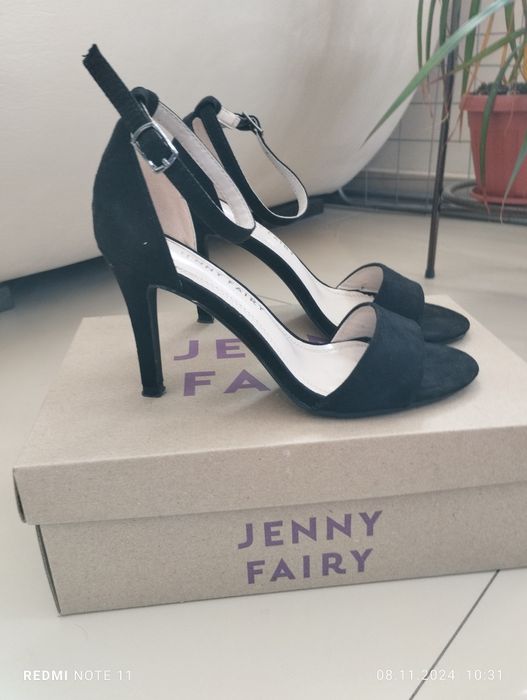 Дамски сандали с висок ток