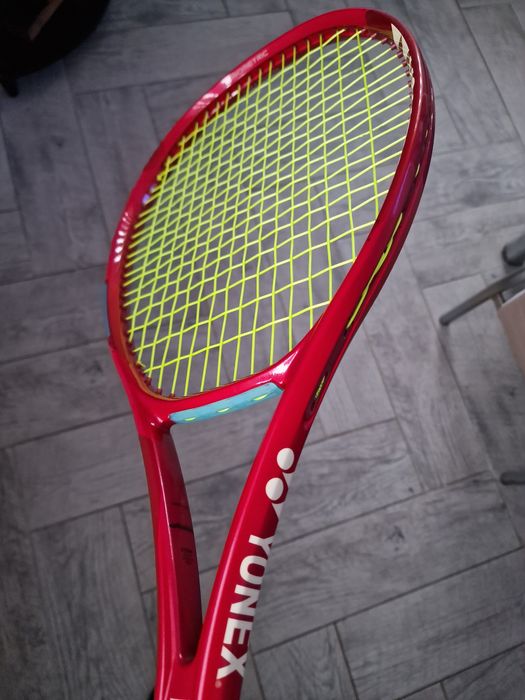 Vand Racheta Yonex V core 98 2026