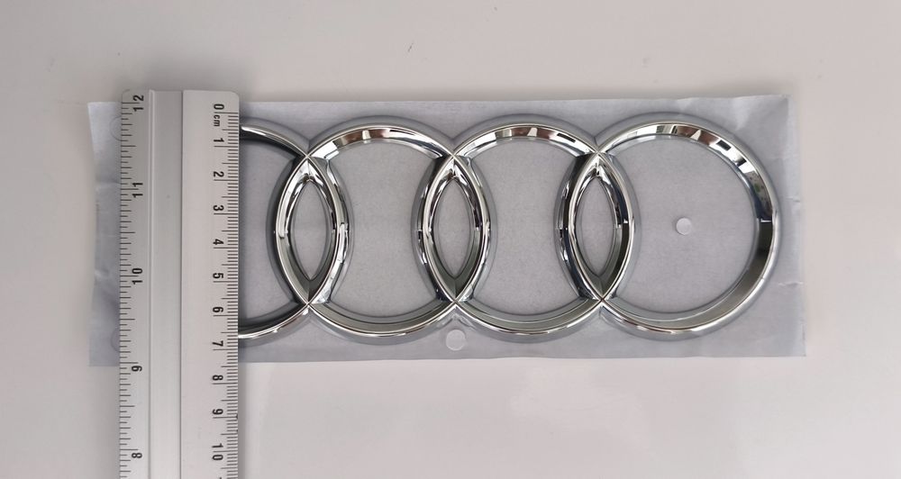 Emblema cromată Audi A8 D4 
OE part number 420 85