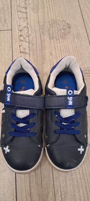 Детски пантофи и обувки