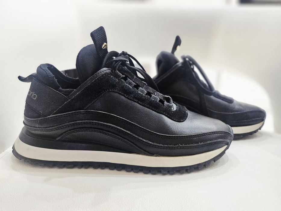 Сникърси, обувки