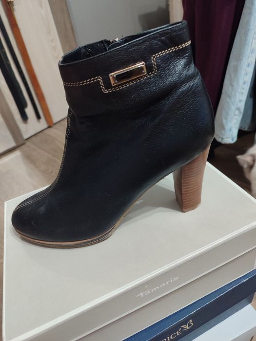 Продам ботинки женские