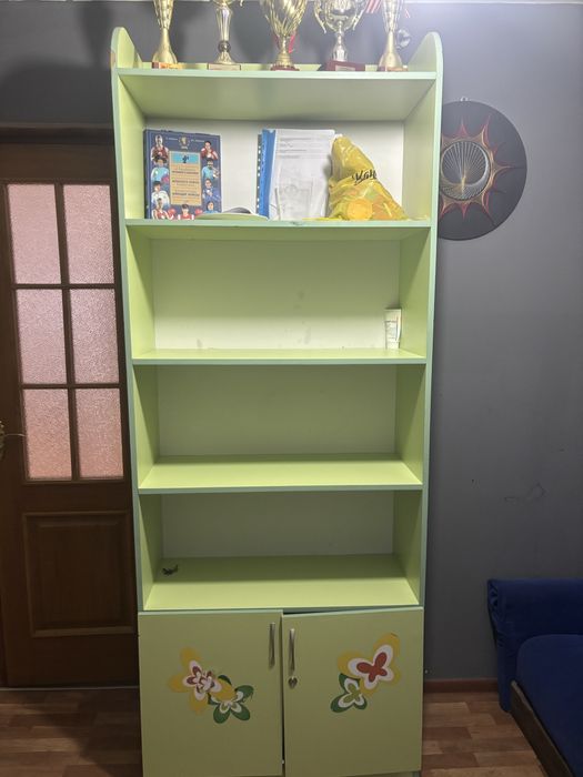Срочно продам шкафчик для книг