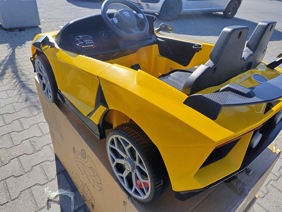 LAMBO Акумулаторна кола CHIARA жълт