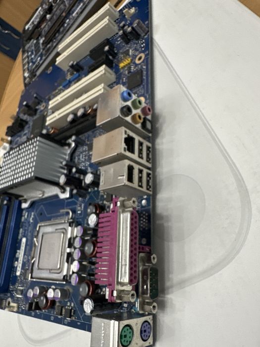 Placa baza  Intel  D945PVS  cu procesor Intel(Canada made)