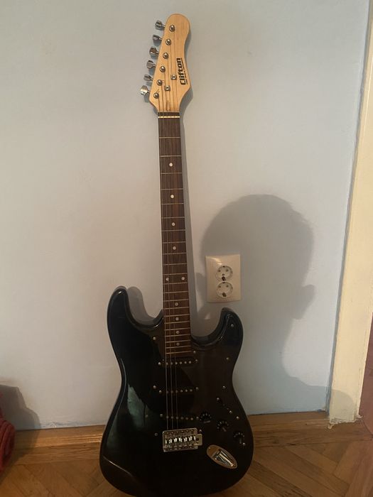 Vând Chitară Clifton