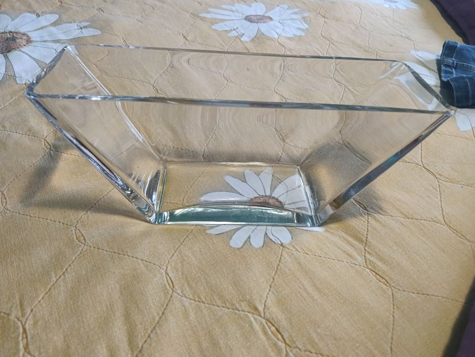 Модерна стъклена ваза