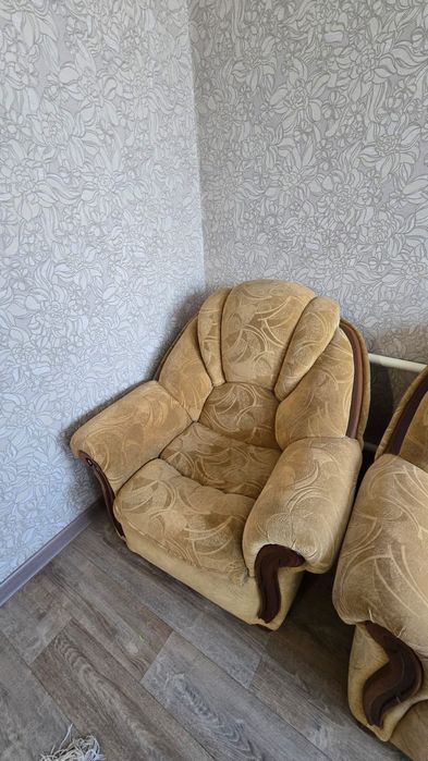 Диван и кресло..