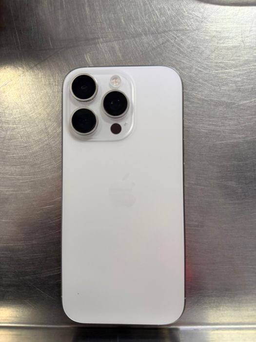 IPhone 16 pro. Белый