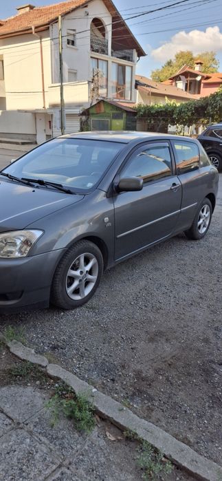 Продавам Toyota Corolla