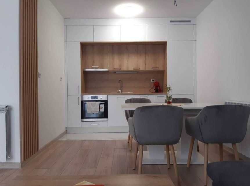 Двустаен апартамент във кв.Витоша 650 евро