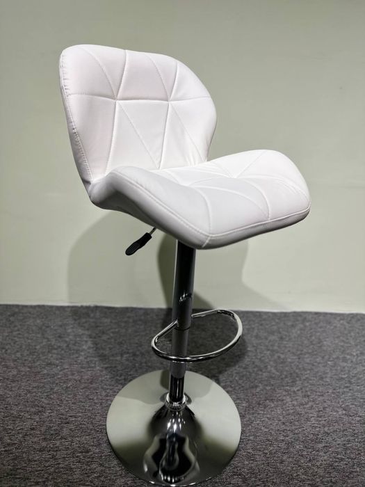 Barni stul  hittoyda ishlqb chiqarilgan birinchi qoldan