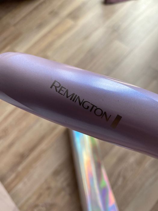 Vând Placa de indreptat si ondulat parul Remington Special Edition