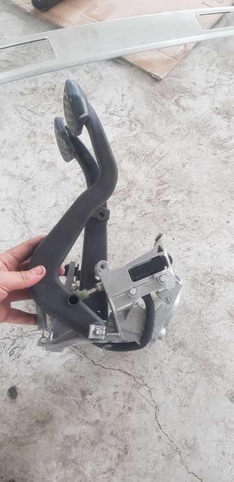 Педали съединител и спирачка -/BMW/-/е90/е91/е92/е93/ 320i 150кс. N46B