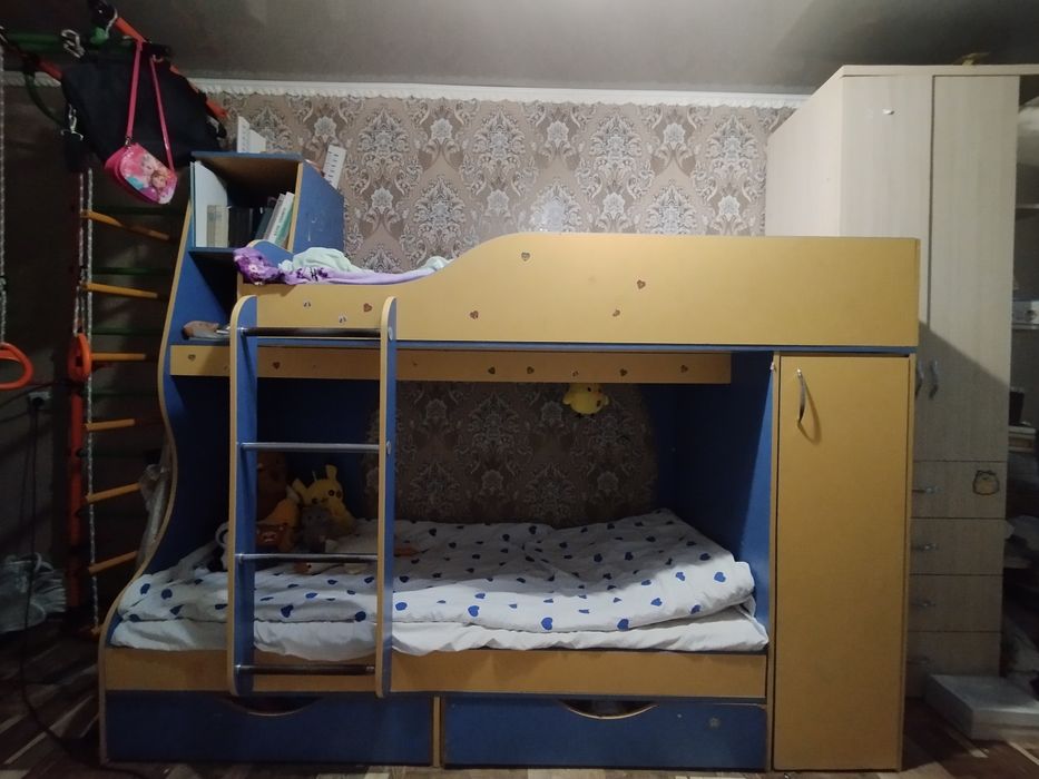Продам двухъярусную кровать